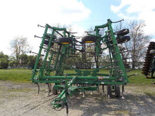 2011 John Deere 2210