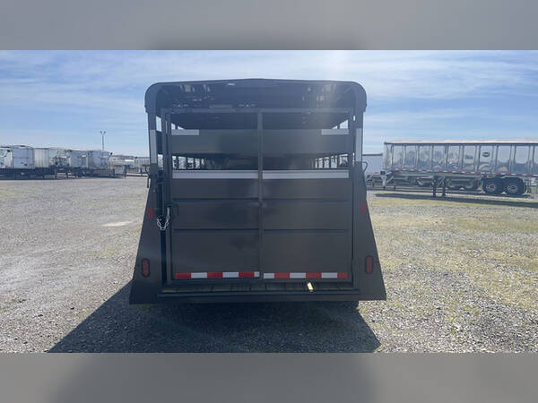 2027 Valley 20'x6'8"x6'6" gn stock trailer