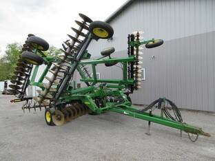 2001 John Deere 637W