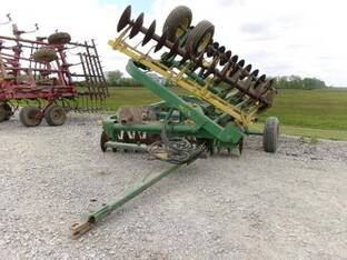 John Deere 220
