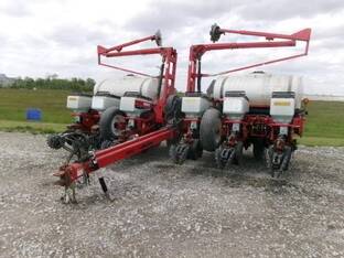 2007 WHITE 8200