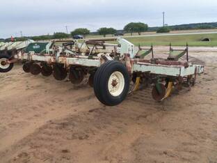 2002 KMC 8 Row Strip Till