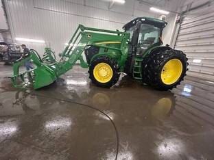 2013 John Deere 7215R