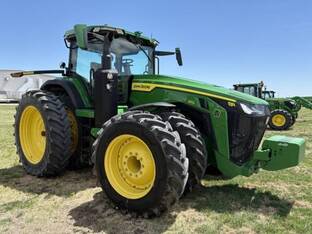 2022 John Deere 8R 370