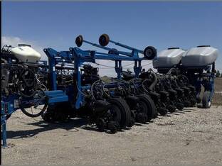 2025 Kinze 5900