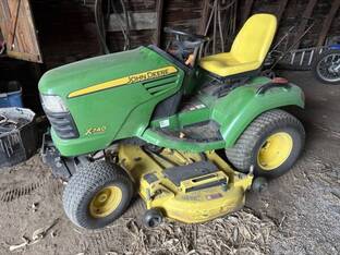 2009 John Deere X740