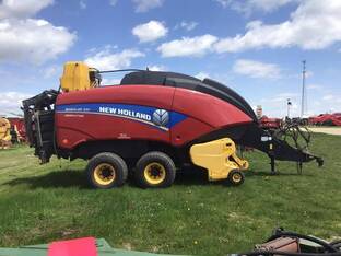 2013 New Holland BIG BALER 330