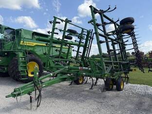 2011 John Deere 2210