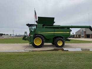 2023 John Deere S790
