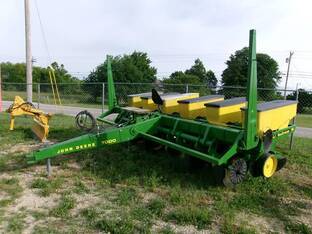 1982 John Deere 7000