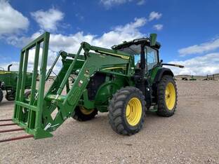 2022 John Deere 7R 210