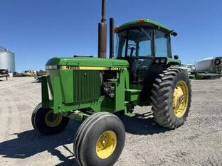 John Deere 4255