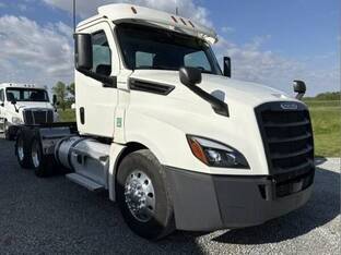 2020 Freightliner CASCADIA 126