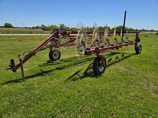Hesston 3983