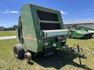 1998 John Deere 566