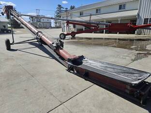 2014 Universal 1535 FIELD LOADER TD