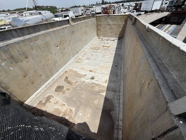 1984 Dorsey 26 ft end dump