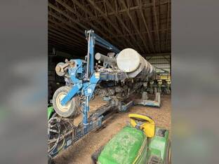 2008 Kinze 3600V