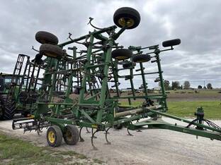2011 John Deere 2210