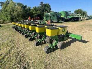 2022 John Deere 1725