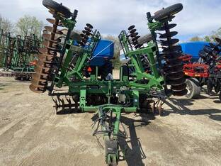 John Deere 637W