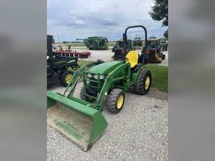 2013 John Deere 2032R
