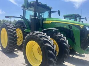 2022 John Deere 8R 310