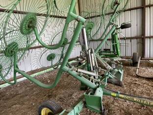 2004 John Deere 702