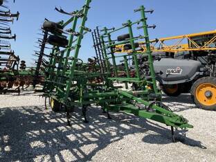 2009 John Deere 2210