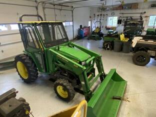 2000 John Deere 4400