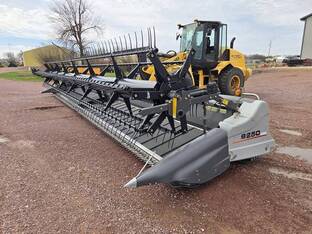 2010 Gleaner 9250