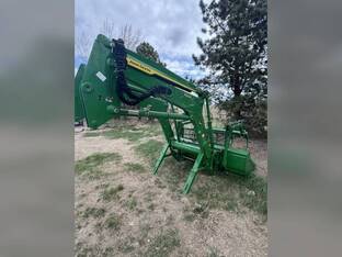 2022 John Deere 700m