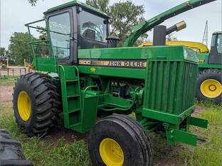 John Deere 5830