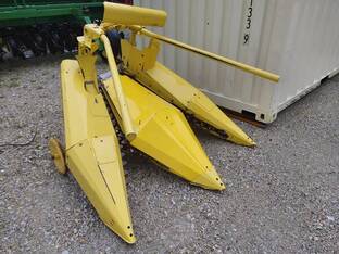 New Holland 824