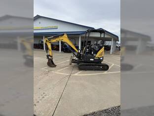 2017 New Holland E26C