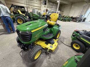 2022 John Deere X738