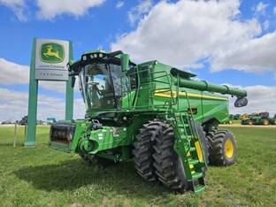 2025 John Deere S7 700