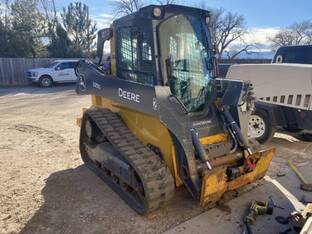 2022 John Deere 325G