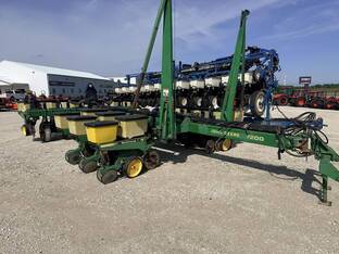 1994 John Deere 7200