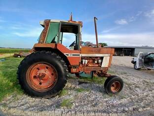 International 986