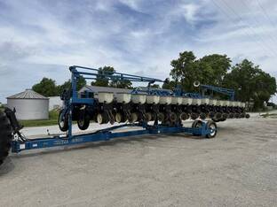 1999 Kinze 2600