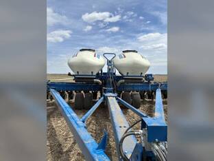 2016 Kinze 3700