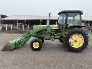 John Deere 4230