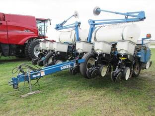 2006 Kinze 3200