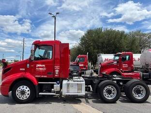 2023 Volvo VNR64T300