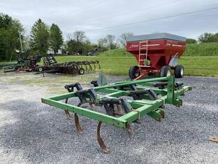 John Deere 610