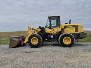 2016 Komatsu WA320-7