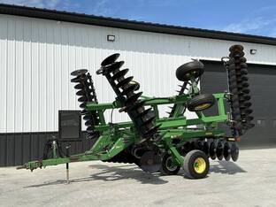 John Deere 637