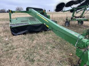 2019 John Deere 835