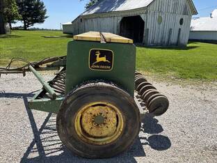 John Deere 8300